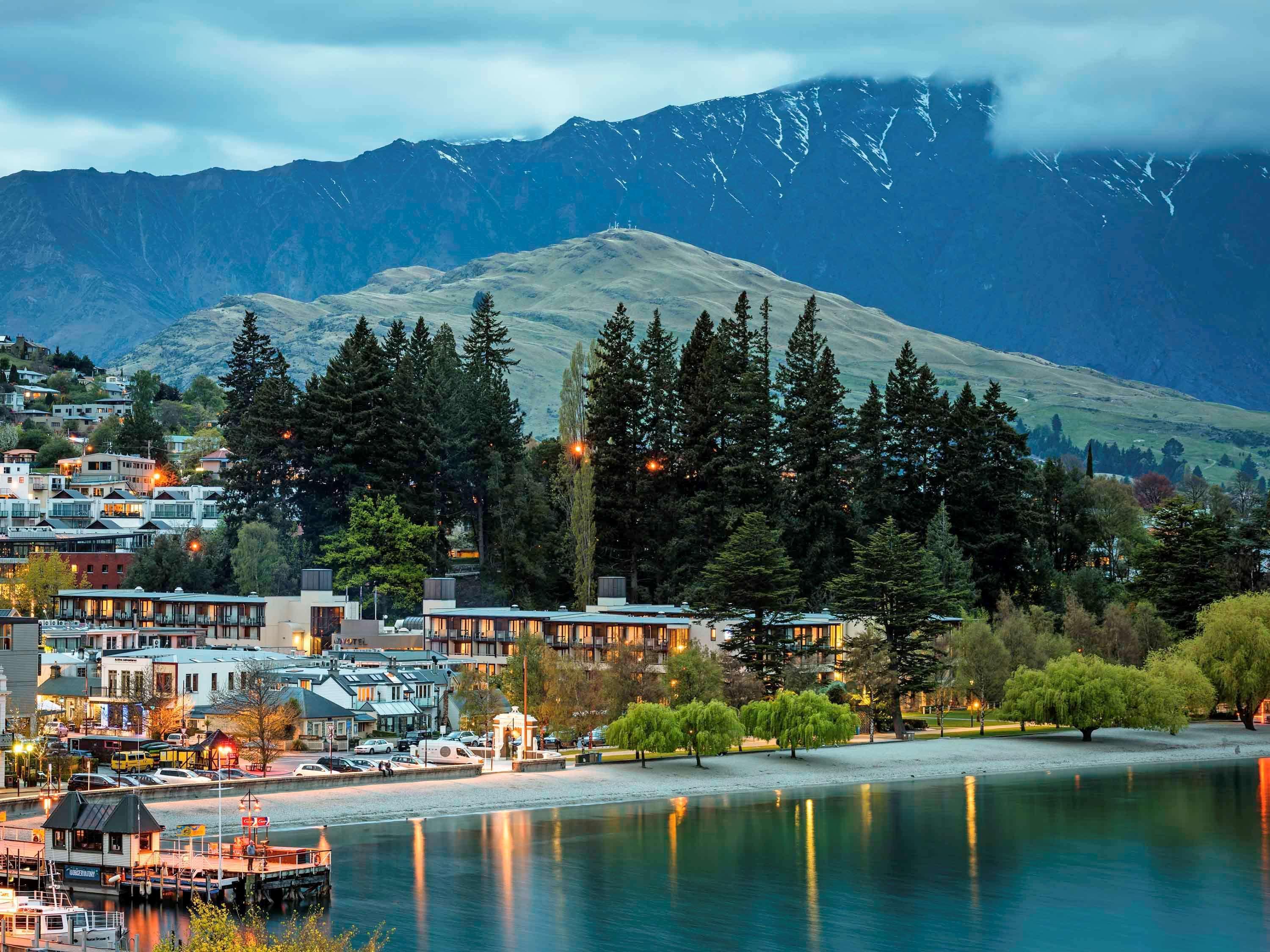 Novotel Lakeside Hotel