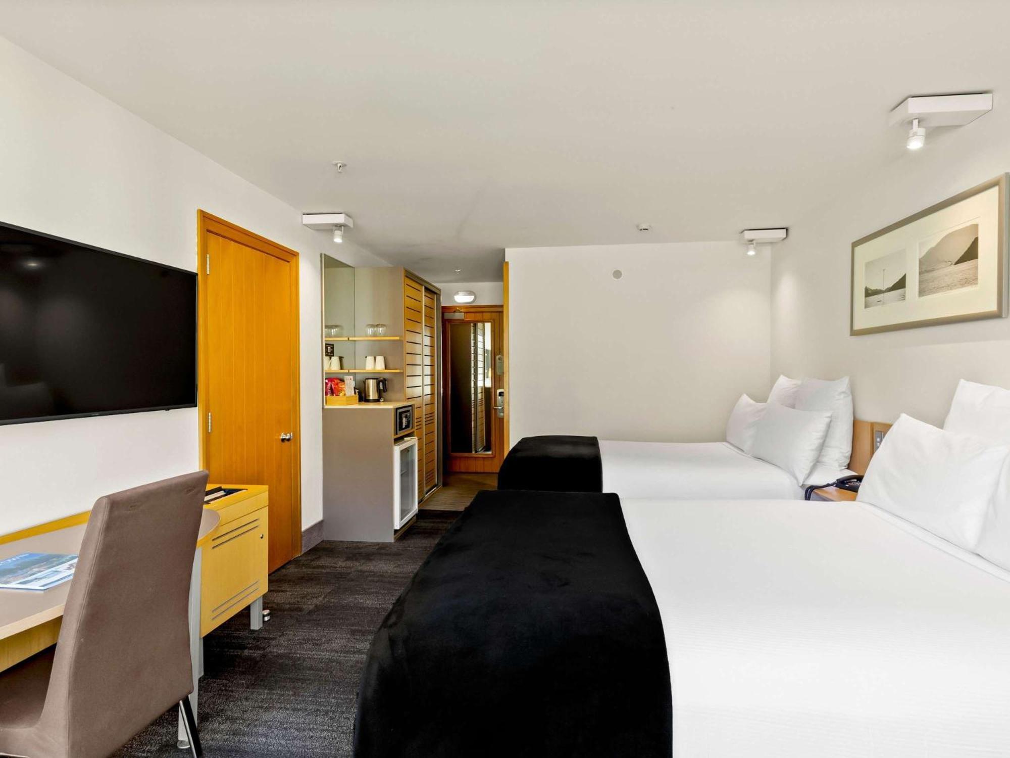 Novotel Lakeside Hotel 4*