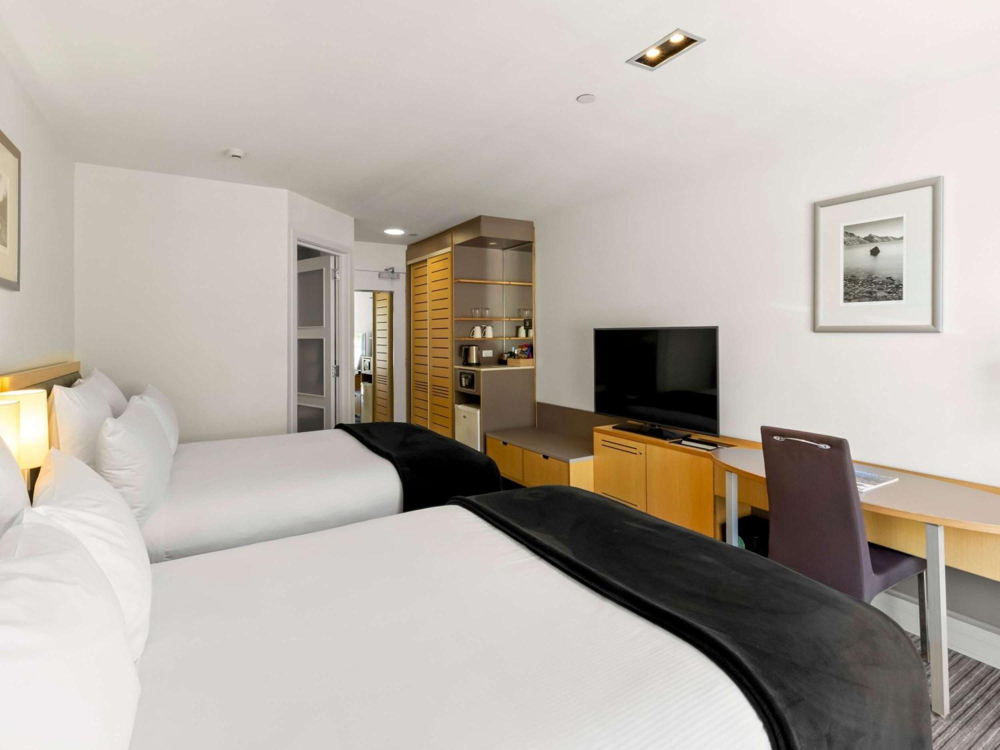 Hotel Novotel Lakeside 4*