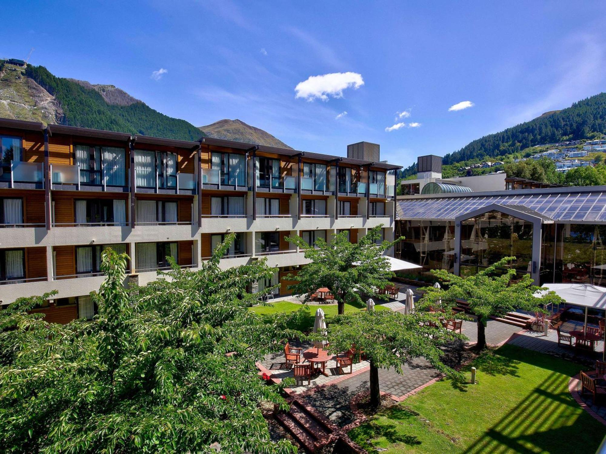 Novotel Lakeside 4*