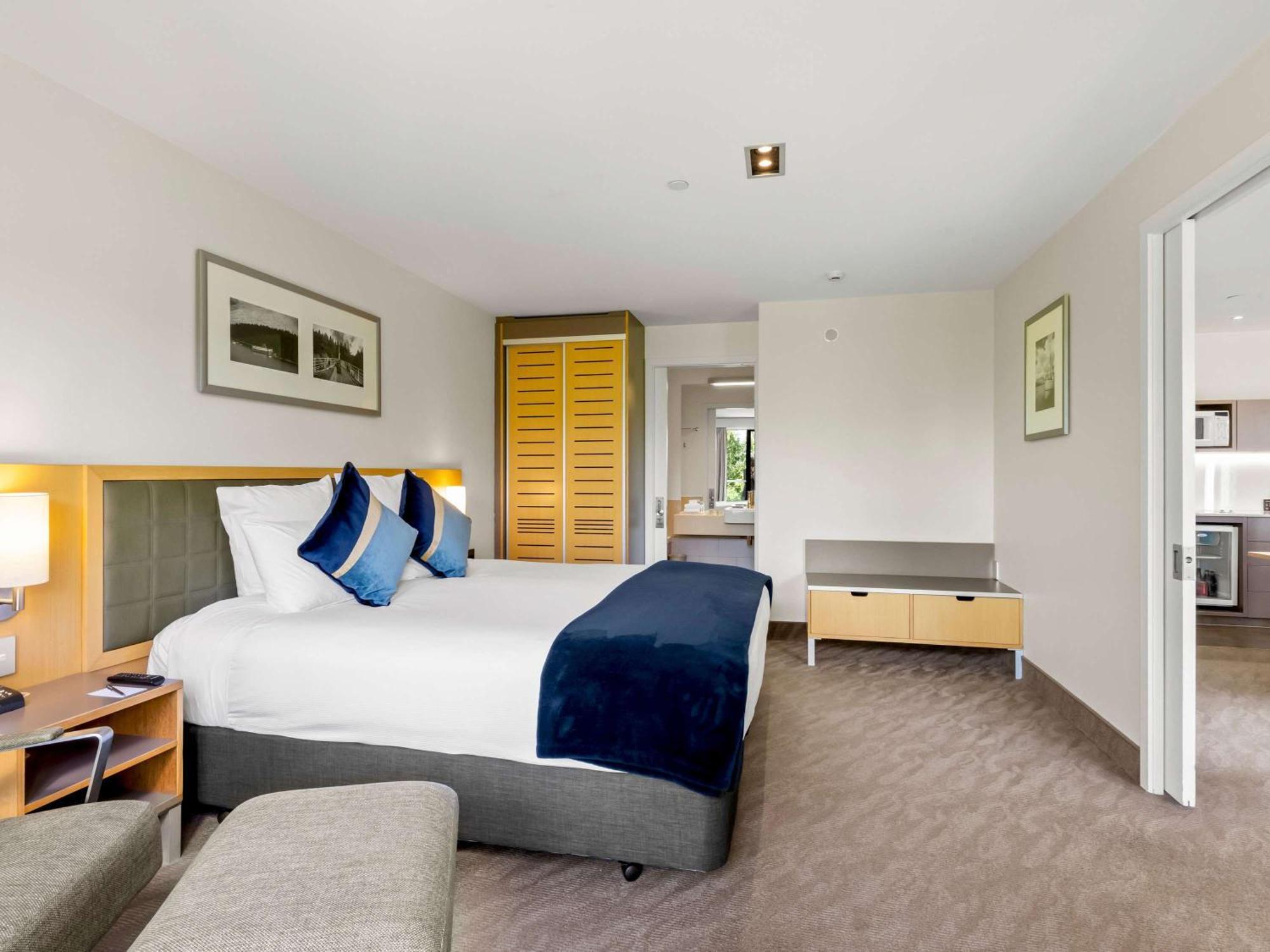Hotel Novotel Lakeside 4*